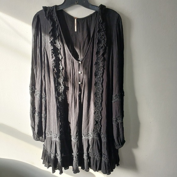 Free People Dresses & Skirts - Free People Size Small‎ Snow Angel Mini Dress Black Long Sleeve Bohemian Slip